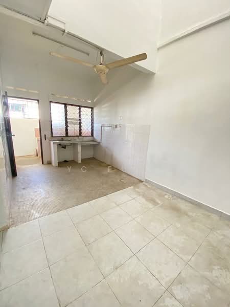 1-storey Terraced House for Sale in Taman Johor Jaya (Johor Bahru) - YC Fung - Kitchen - PropertyGuru.com.my