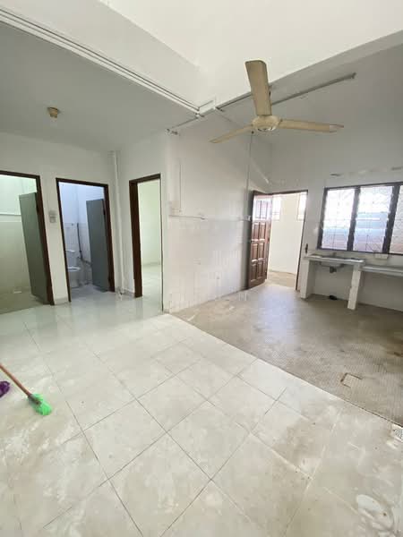 1-storey Terraced House for Sale in Taman Johor Jaya (Johor Bahru) - YC Fung - Kitchen - PropertyGuru.com.my