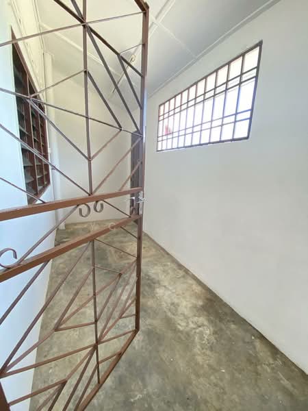 1-storey Terraced House for Sale in Taman Johor Jaya (Johor Bahru) - YC Fung - Entrance - PropertyGuru.com.my