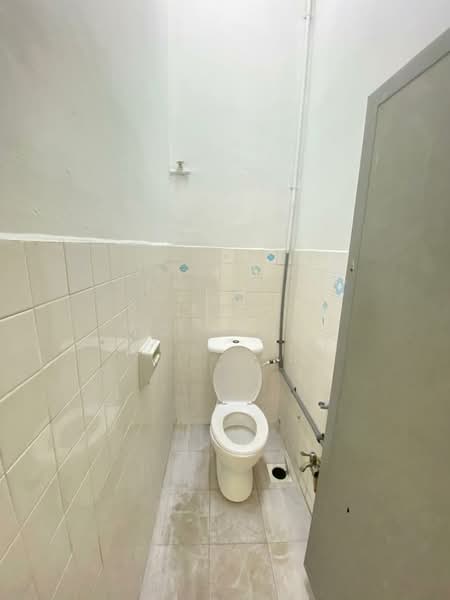 1-storey Terraced House for Sale in Taman Johor Jaya (Johor Bahru) - YC Fung - Bathroom - PropertyGuru.com.my
