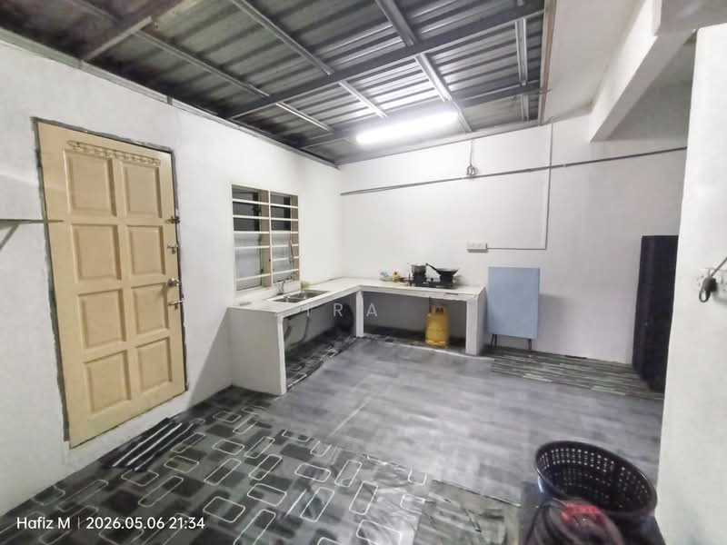 Rumah Teres 1 Tingkat untuk Dijual di Taman Kota Masai (Pasir Gudang) - Zira . - Kitchen - PropertyGuru.com.my