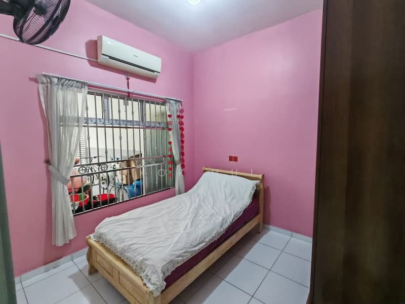 Rumah Teres 2 Tingkat untuk Dijual di Setia Tropika (Johor Bahru) - Kok Hui - Bedroom - PropertyGuru.com.my