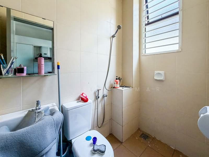 Rumah Teres 2 Tingkat untuk Dijual di Klang (Selangor) - Nur Alia Omar - Bathroom - PropertyGuru.com.my