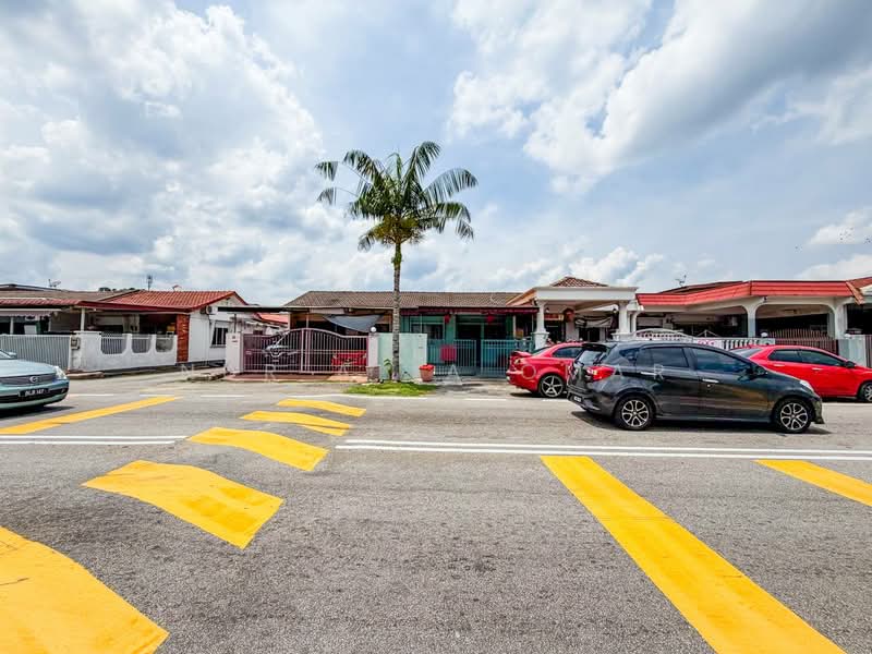 1-storey Terraced House for Sale in Klang (Selangor) - Nur Alia Omar - Exterior - PropertyGuru.com.my