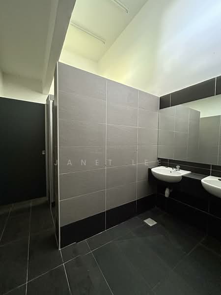 Factory for Rent in Bandar Indahpura (Kulai) - Janet Lee - Bathroom - PropertyGuru.com.my