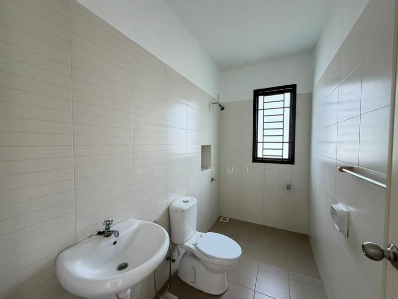Cluster House for Sale in Taman Adda Heights (Tebrau) - Kok Hui - Bathroom - PropertyGuru.com.my
