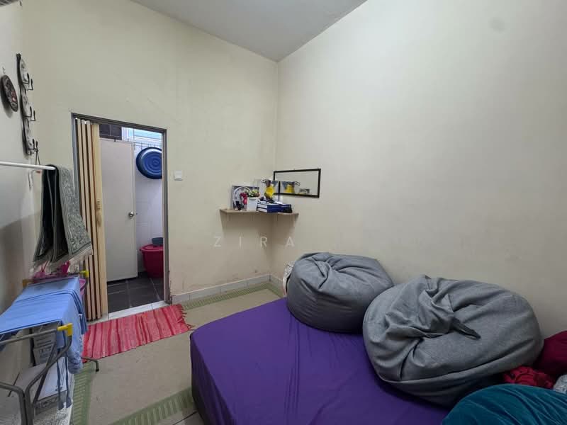 2-storey Terraced House for Sale in Bandar Putra (Kulai) - Zira . - Bedroom - PropertyGuru.com.my