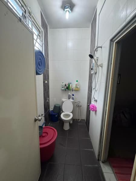 2-storey Terraced House for Sale in Bandar Putra (Kulai) - Zira . - Bathroom - PropertyGuru.com.my