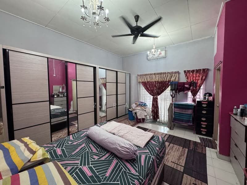 2-storey Terraced House for Sale in Bandar Putra (Kulai) - Zira . - Bedroom - PropertyGuru.com.my