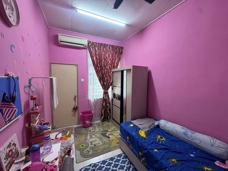 2-storey Terraced House for Sale in Bandar Putra (Kulai) - Zira . - Bedroom - PropertyGuru.com.my