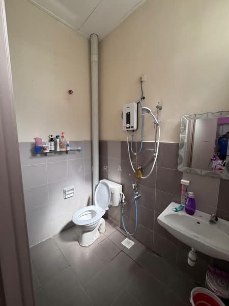 2-storey Terraced House for Sale in Bandar Putra (Kulai) - Zira . - Bathroom - PropertyGuru.com.my