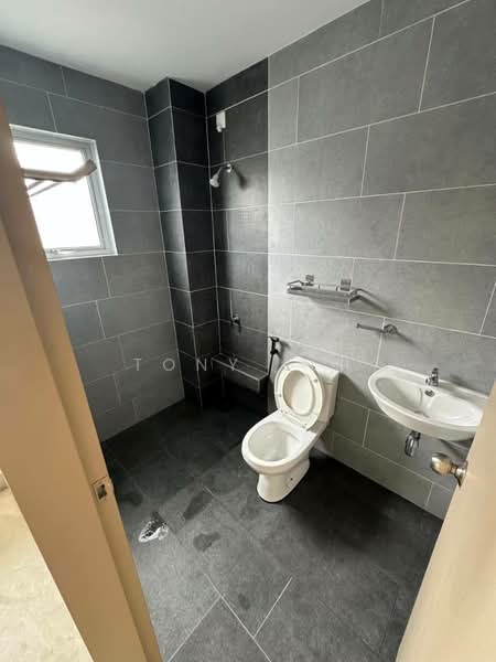2-storey Terraced House for Rent in Bandar Baru Permas Jaya (Permas Jaya) - Tony Lim - Bathroom - PropertyGuru.com.my