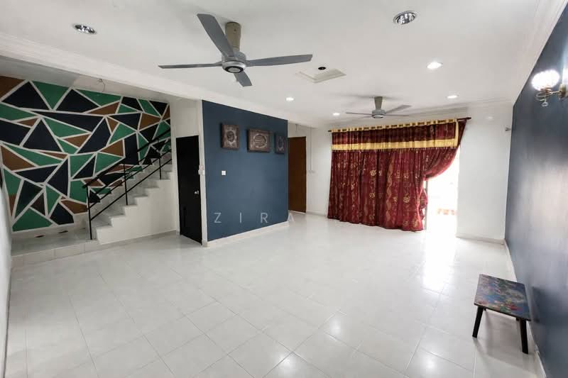 Rumah Teres 2 Tingkat untuk Dijual di Taman Skudai Indah (Skudai) - Zira . - Living Room - PropertyGuru.com.my