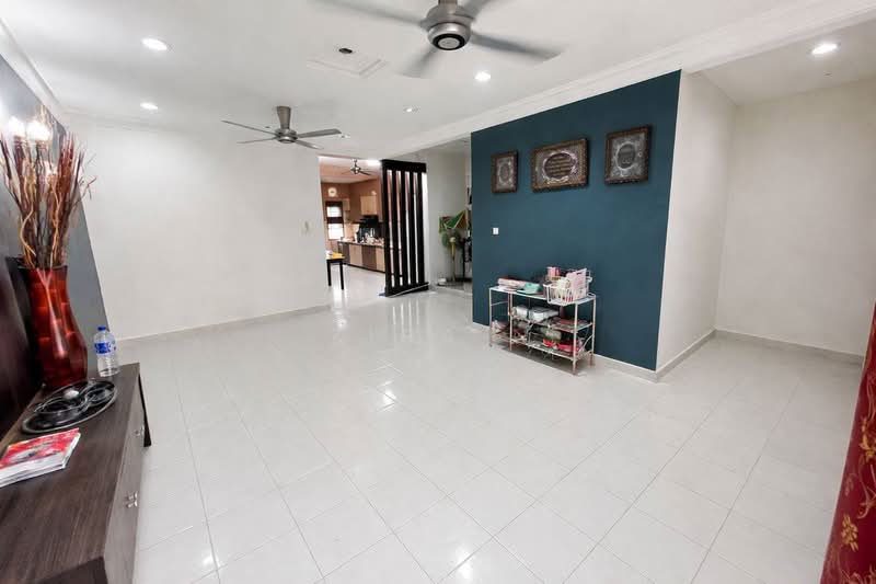 Rumah Teres 2 Tingkat untuk Dijual di Taman Skudai Indah (Skudai) - Zira . - Living Room - PropertyGuru.com.my