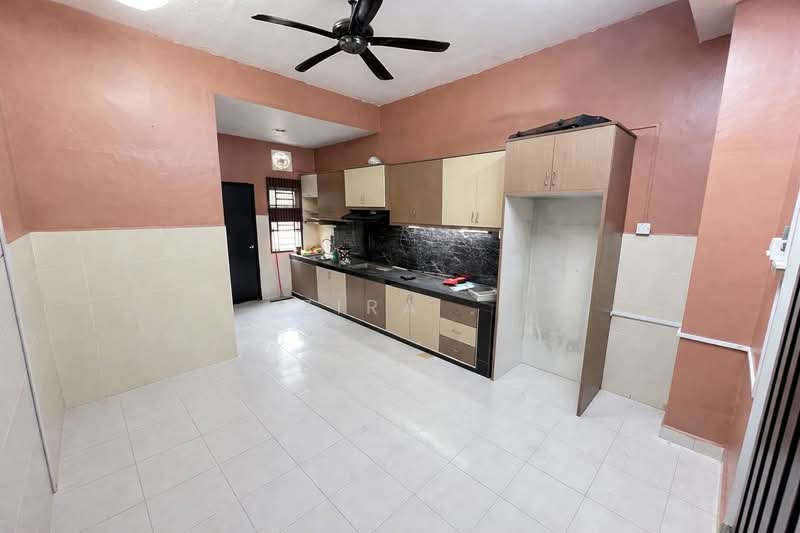 Rumah Teres 2 Tingkat untuk Dijual di Taman Skudai Indah (Skudai) - Zira . - Kitchen - PropertyGuru.com.my