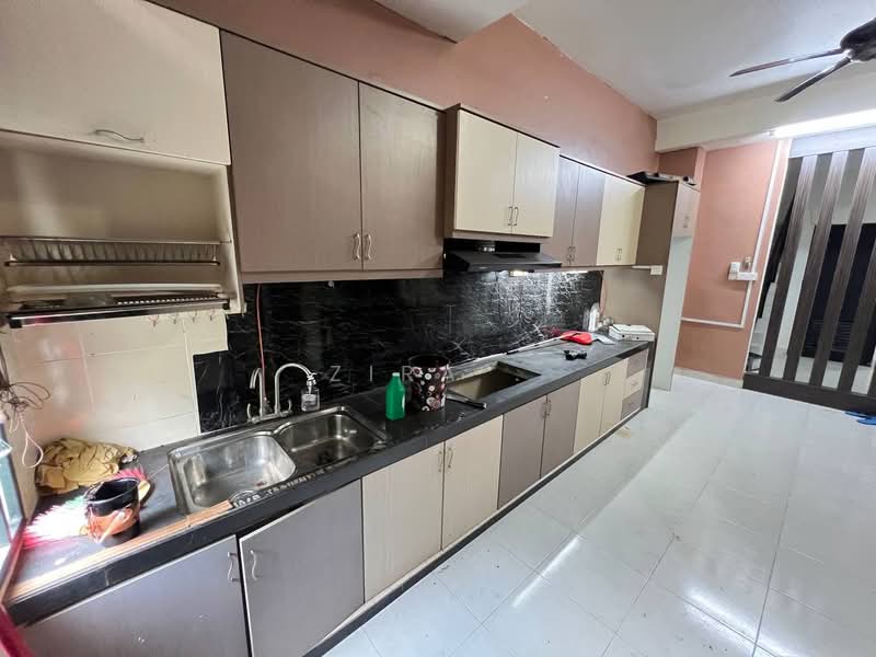 Rumah Teres 2 Tingkat untuk Dijual di Taman Skudai Indah (Skudai) - Zira . - Kitchen - PropertyGuru.com.my