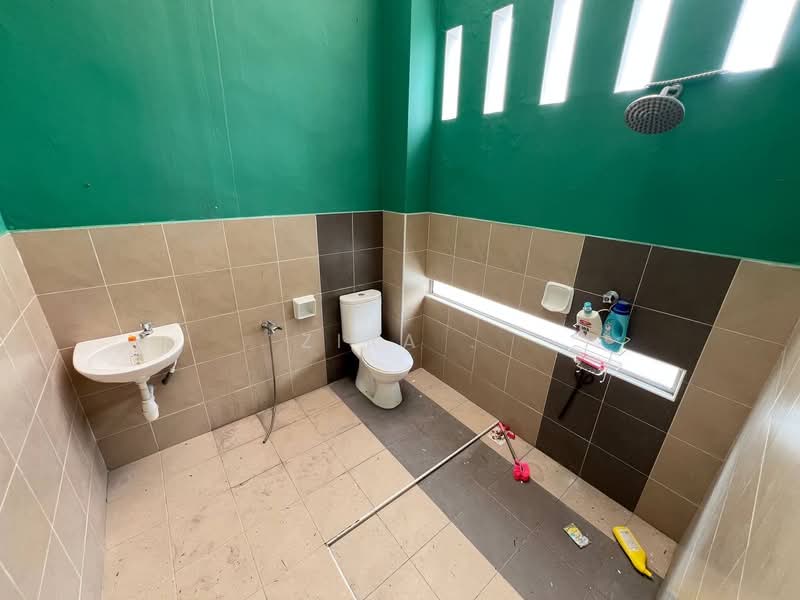 Rumah Teres 2 Tingkat untuk Dijual di Taman Skudai Indah (Skudai) - Zira . - Bathroom - PropertyGuru.com.my