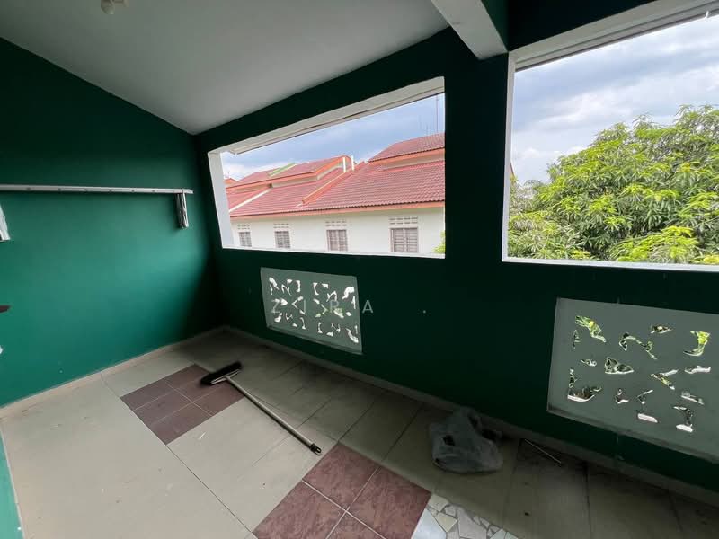 Rumah Teres 2 Tingkat untuk Dijual di Taman Skudai Indah (Skudai) - Zira . - Balcony - PropertyGuru.com.my