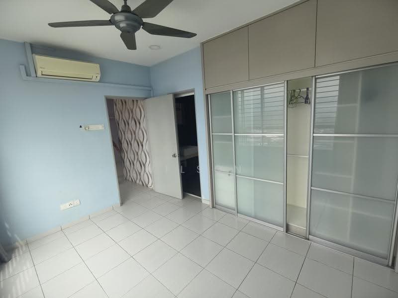 Kediaman Servis untuk Disewa di The Zizz @ Damansara North - Wilson Yap - Bedroom - PropertyGuru.com.my