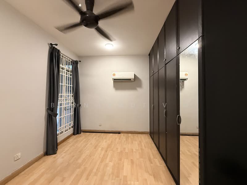 Kondominium untuk Dijual di Damansara Villa - Bernhardt V G - Bedroom - PropertyGuru.com.my