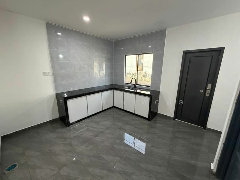 1-storey Terraced House for Sale in Bandar Selesa Jaya (Skudai) - Lee Chin Wong - Kitchen - PropertyGuru.com.my
