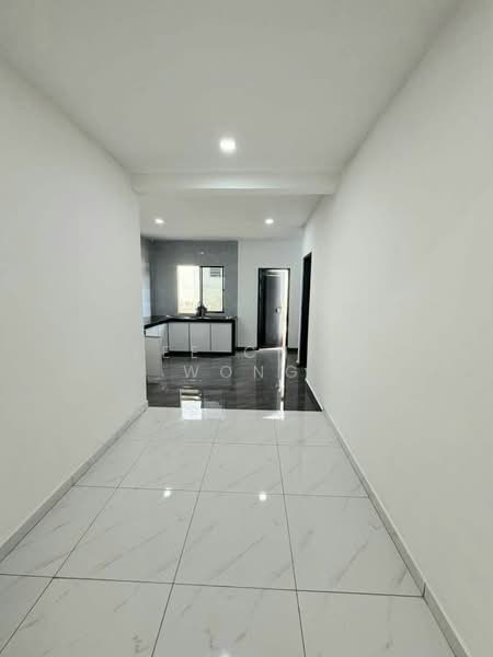 1-storey Terraced House for Sale in Bandar Selesa Jaya (Skudai) - Lee Chin Wong - Corridor - PropertyGuru.com.my