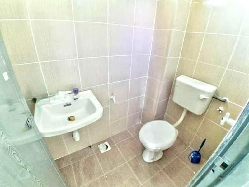 1.5-storey Terraced House for Sale in Taman Meru (Klang) - Muin Mn - Bathroom - PropertyGuru.com.my