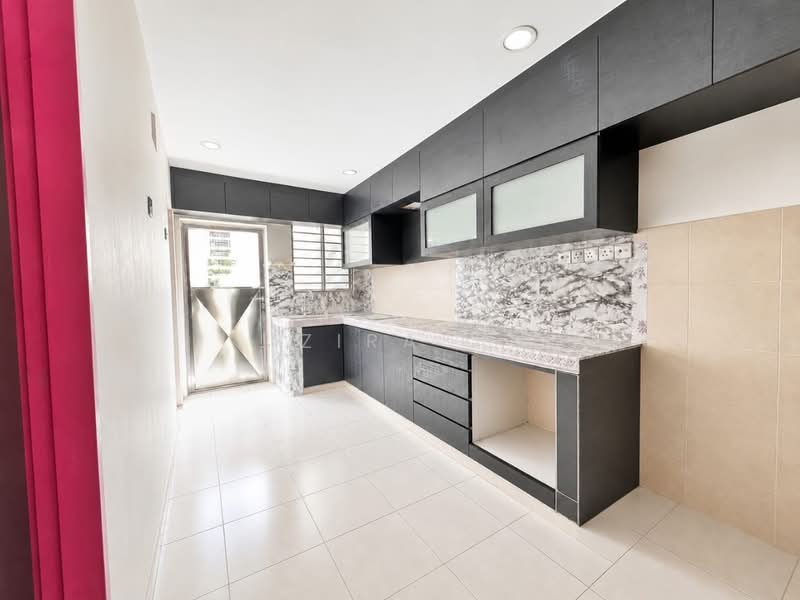 Rumah Teres 2.5 Tingkat untuk Dijual di Taman Scientex Pasir Gudang (Pasir Gudang) - Zira . - Kitchen - PropertyGuru.com.my
