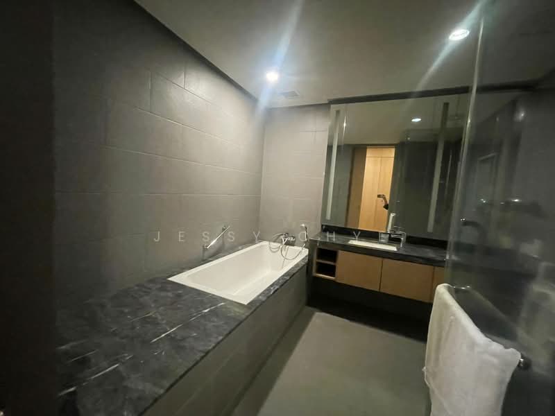 Servis Apartment untuk Disewa di Fraser Residence (188 Suites) - Jessy Chye - Bathroom - PropertyGuru.com.my