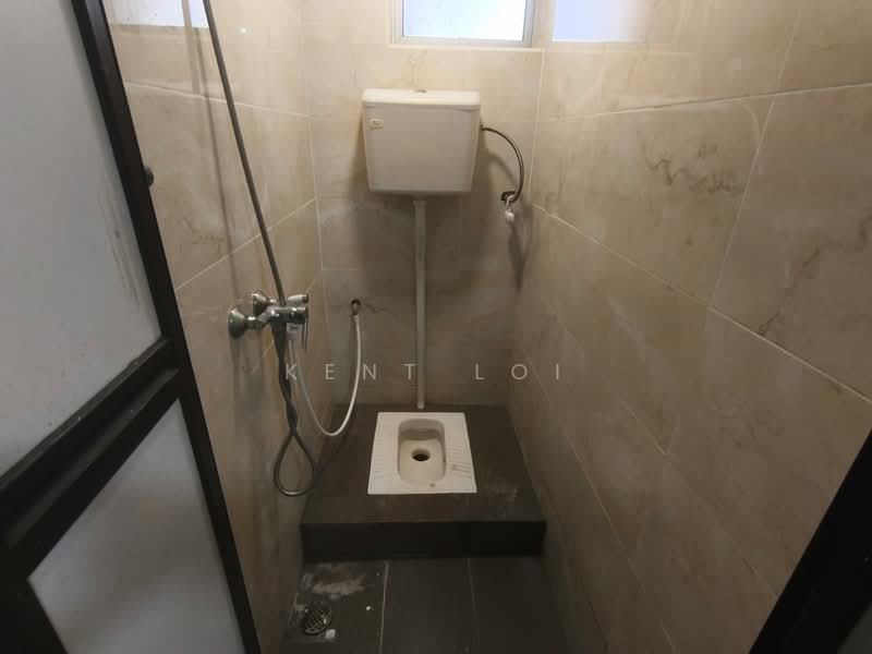 Shop / Office for Rent in Taman Sutera Utama (Skudai) - Kent Loi - Bathroom - PropertyGuru.com.my