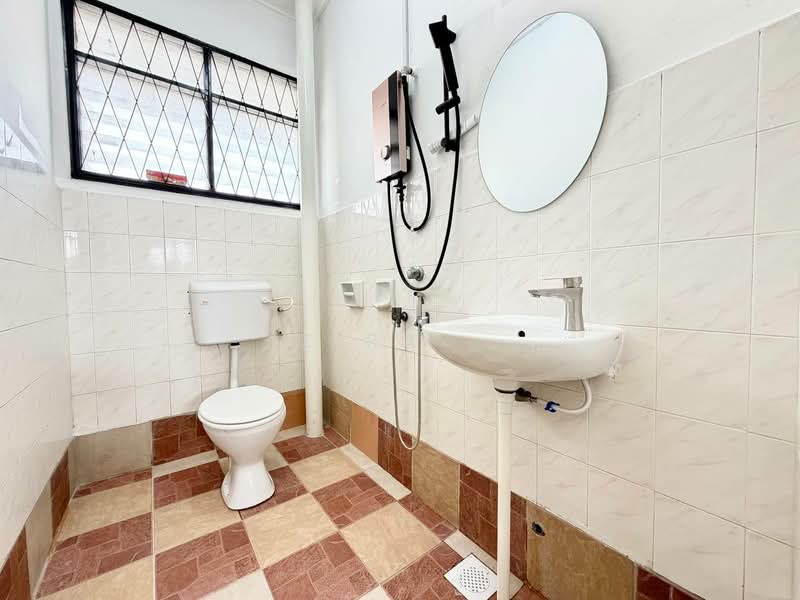 2-storey Terraced House for Sale in Senai (Johor) - Zira . - Bathroom - PropertyGuru.com.my