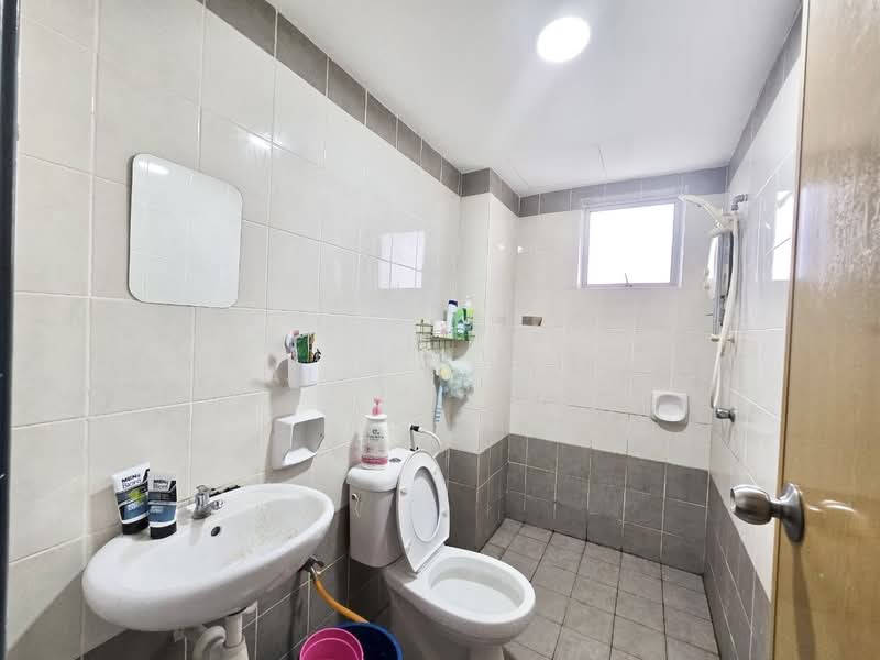 Pangsapuri untuk Dijual di Palm Garden Apartment - Alif Saad - Bathroom - PropertyGuru.com.my