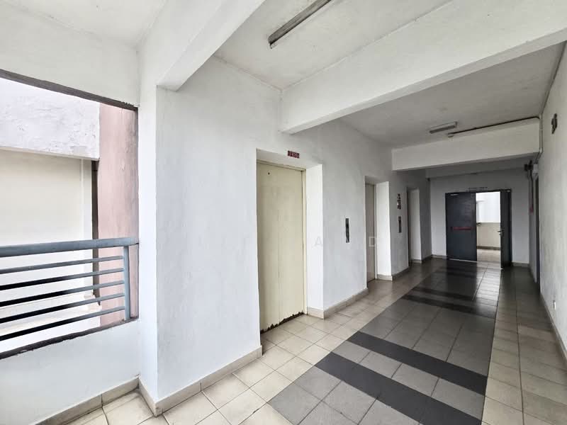 Pangsapuri untuk Dijual di Palm Garden Apartment - Alif Saad - Corridor - PropertyGuru.com.my