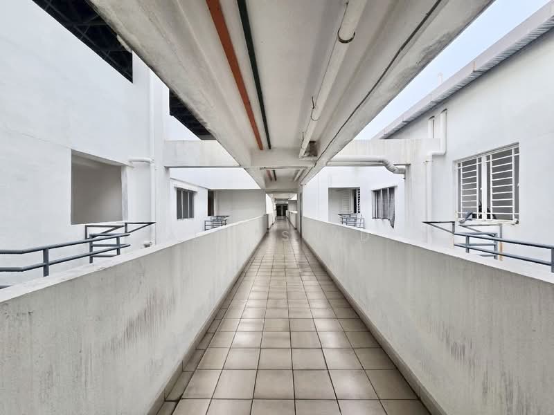 Pangsapuri untuk Dijual di Palm Garden Apartment - Alif Saad - Corridor - PropertyGuru.com.my