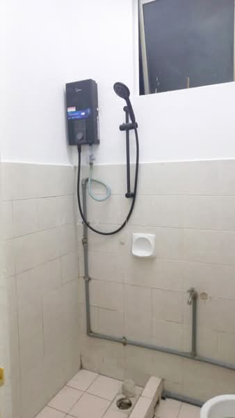 Apartment for Rent at Pangsapuri Lagoon Perdana - Max Low - Bathroom - PropertyGuru.com.my