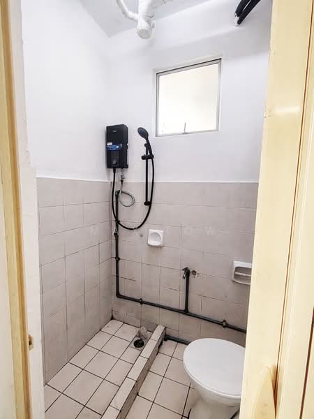 Apartment for Rent at Pangsapuri Lagoon Perdana - Max Low - Bathroom - PropertyGuru.com.my