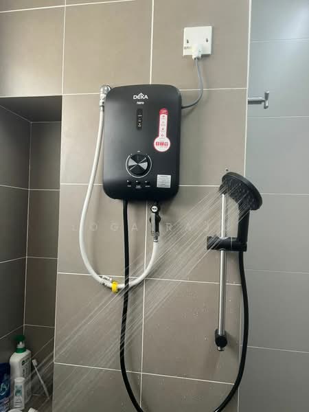 2-storey Terraced House for Rent in Bandar Bukit Raja (Klang) - Loga Raju - Bathroom - PropertyGuru.com.my