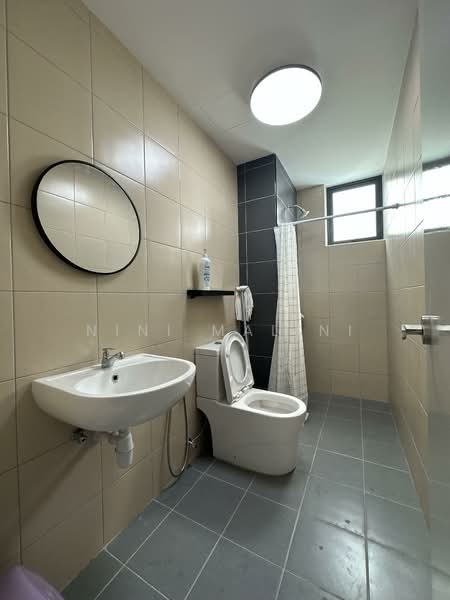 Servis Apartment untuk Disewa di Bayu Residensi - Nini Malini - Bathroom - PropertyGuru.com.my
