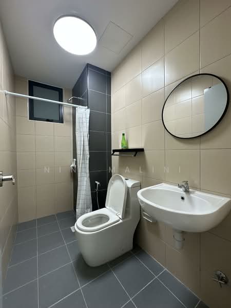 Servis Apartment untuk Disewa di Bayu Residensi - Nini Malini - Bathroom - PropertyGuru.com.my