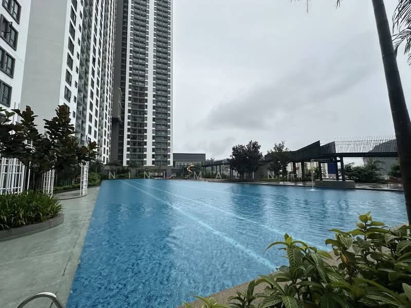 Servis Apartment untuk Disewa di Bayu Residensi - Nini Malini - Swimming Pool - PropertyGuru.com.my