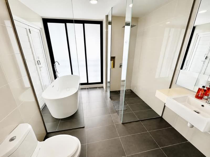 Service Residence for Rent at Southkey Mosaic - Jordan Kau - Bathroom - PropertyGuru.com.my