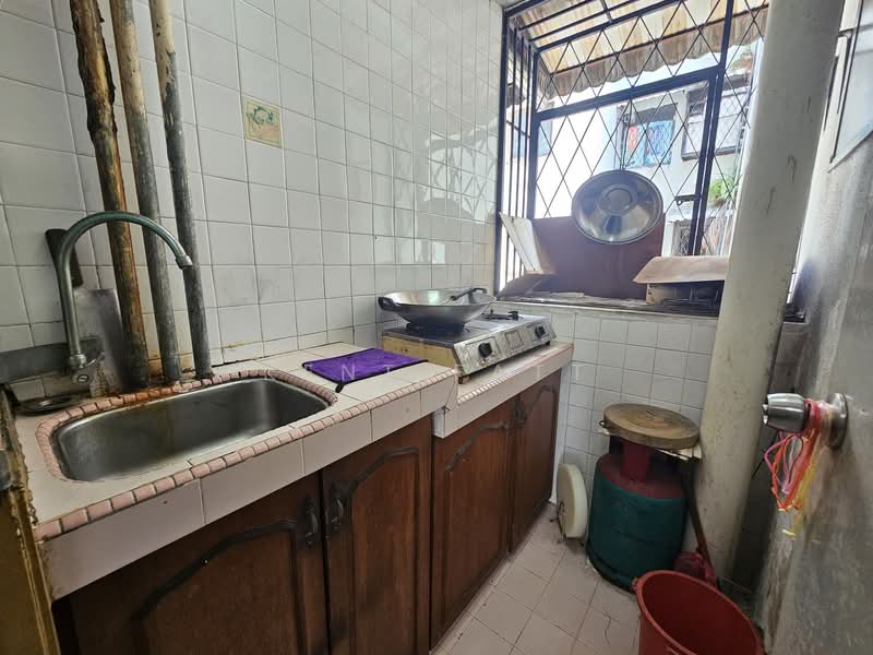 Apartment for Rent at Sri Subang Apartment - Kent Fatt - Kitchen - PropertyGuru.com.my