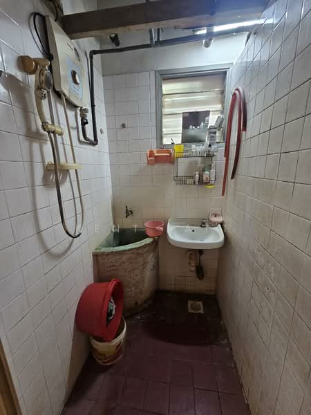 Apartment for Rent at Sri Subang Apartment - Kent Fatt - Bathroom - PropertyGuru.com.my