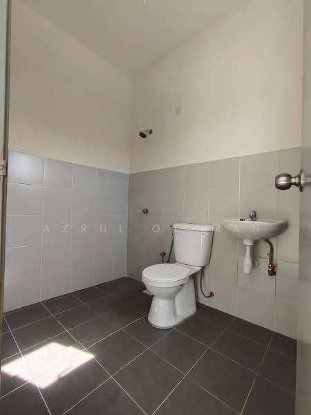 2-storey Terraced House for Sale in Lukut (Negeri Sembilan) - Azrul Othman - Bathroom - PropertyGuru.com.my