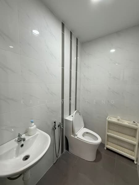 Shop / Office for Sale in Taman Johor Jaya (Johor Bahru) - Kaitlyn Teng - Bathroom - PropertyGuru.com.my