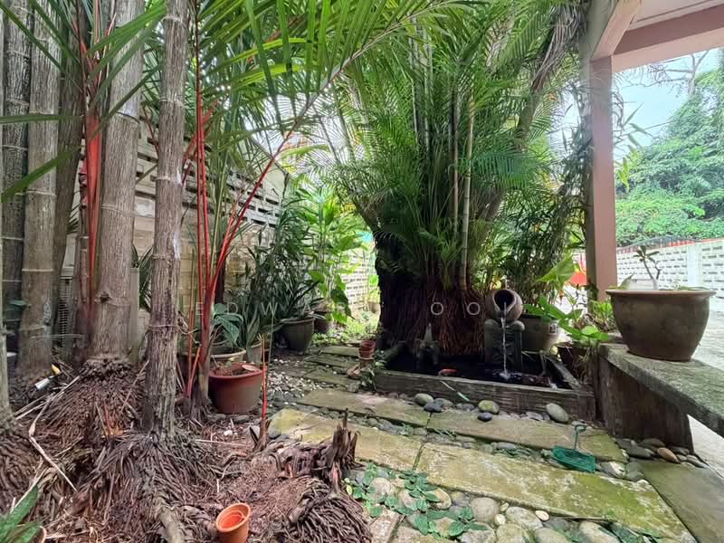 Rumah Teres 2-Tingkat untuk Dijual di Taman Bukit Desa (Taman Desa) - Edward Ooi - Garden - PropertyGuru.com.my