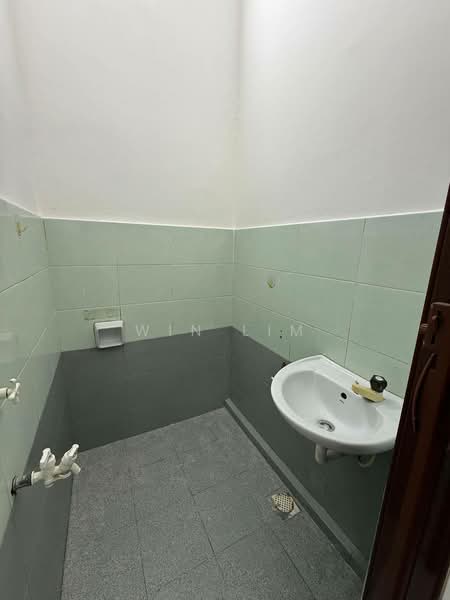Rumah Teres 2 Tingkat untuk Dijual di Taman Scientex Pasir Gudang (Pasir Gudang) - Win Lim - Bathroom - PropertyGuru.com.my