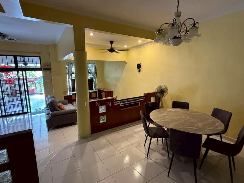 2-storey Terraced House for Sale in Taman Johor Jaya (Johor Bahru) - Penny Lee - Living Room - PropertyGuru.com.my