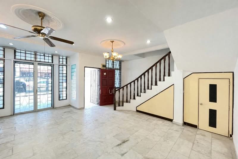 Rumah Teres 2 Tingkat untuk Dijual di Taman Cengal Utama (Paroi) - Ismi Muhammad - Living Room - PropertyGuru.com.my