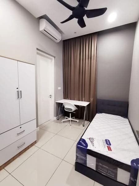 Kediaman Servis untuk Dijual di Le Pavillion - Stanley Hang - Bedroom - PropertyGuru.com.my
